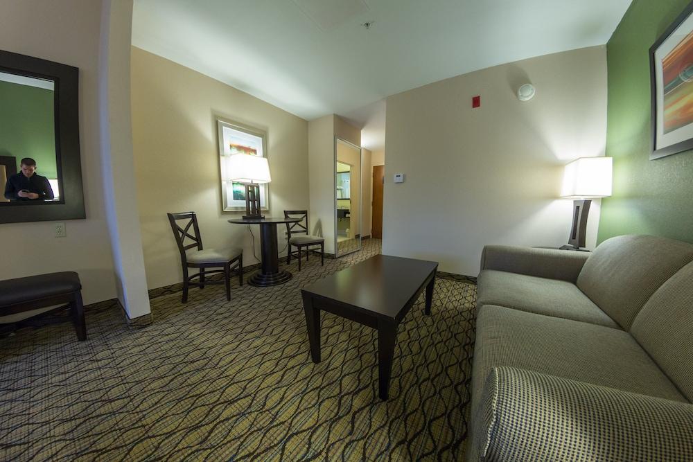 Holiday Inn Express Hotel & Suites Winchester by IHG photo 8