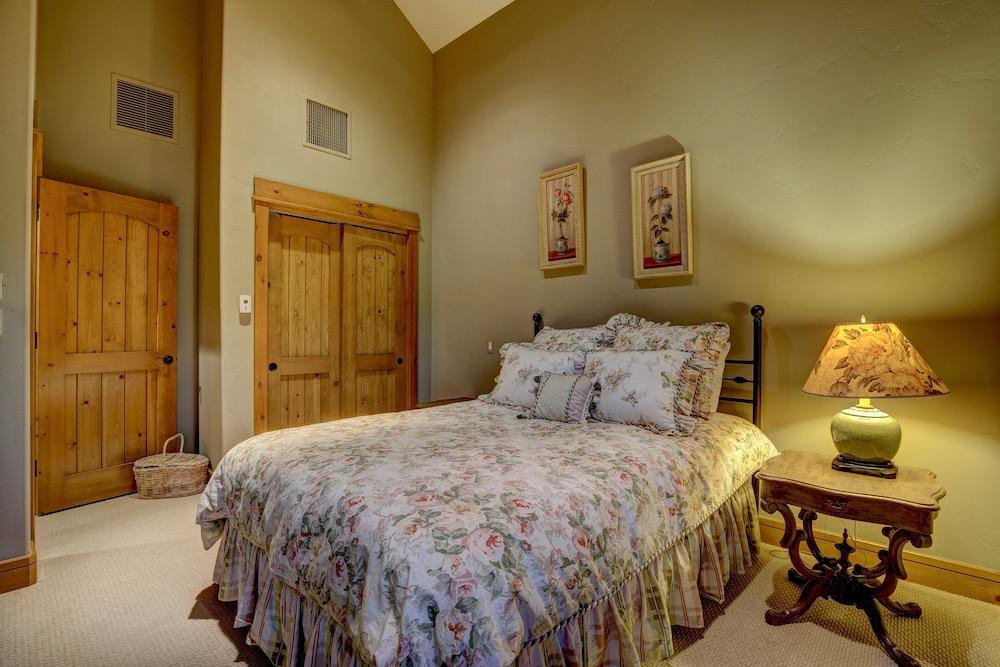 Snowberry by Elevation Accommodations photo 53