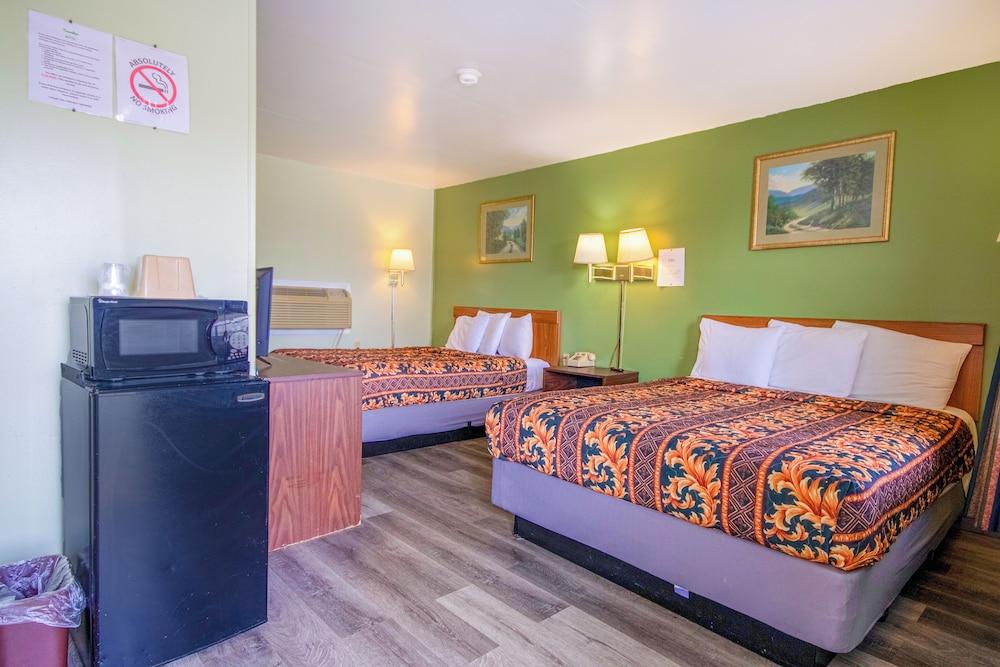 OYO Travelier Motel photo 44