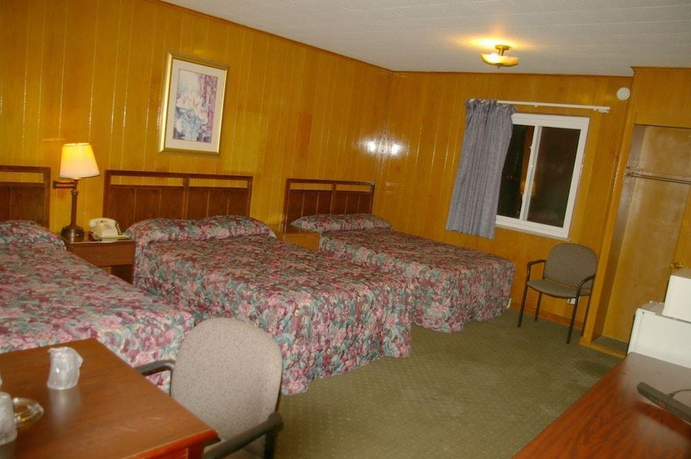 Kenwood Motel photo 9
