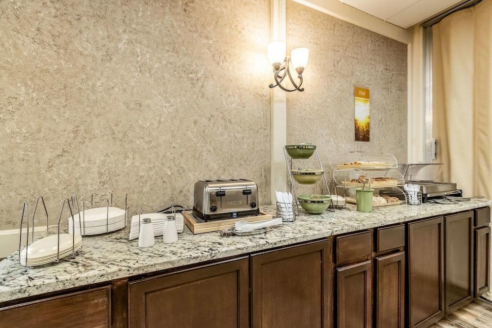 Quality Inn & Suites Albert Lea photo 25