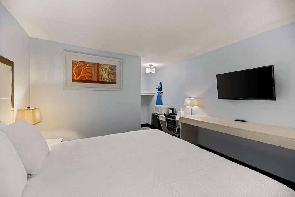 Rodeway Inn Midland South photo 23