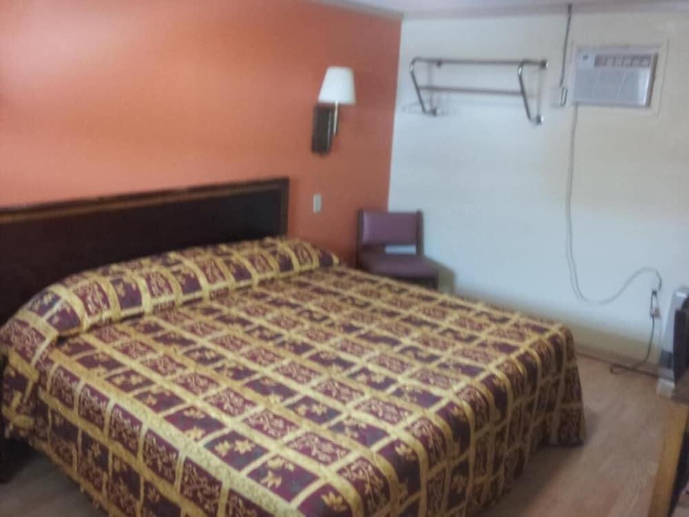 Mustang Motel photo 28