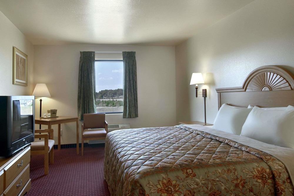 Days Inn by Wyndham Centre photo 3