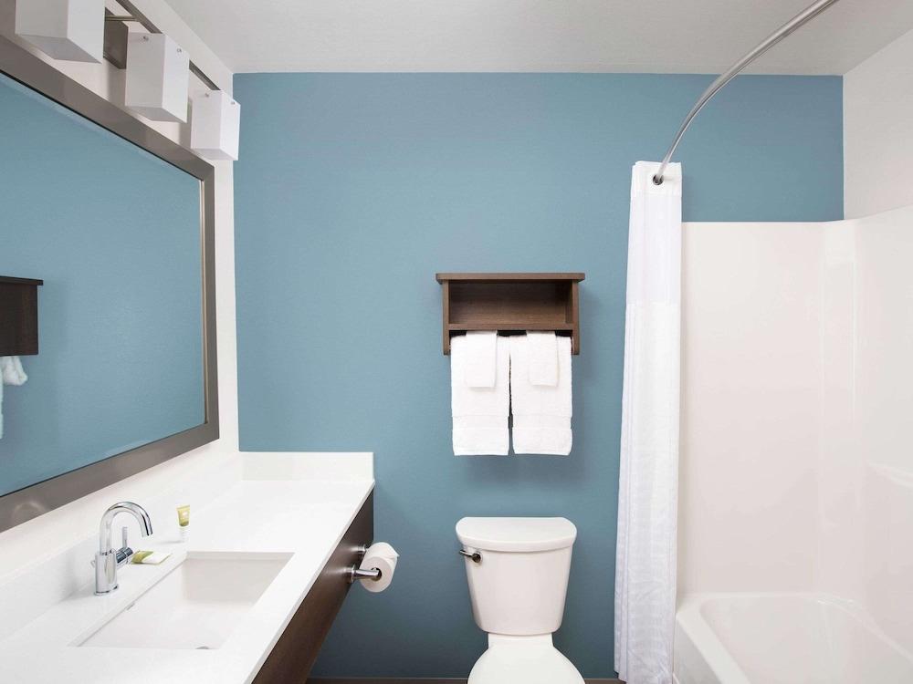 WoodSpring Suites Lackland near Sea World photo 11