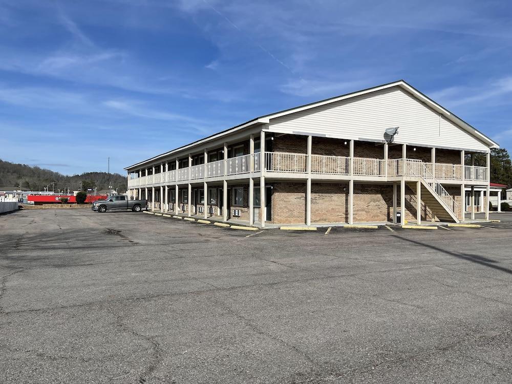 COVERED BRIDGE INN & SUITES photo 13