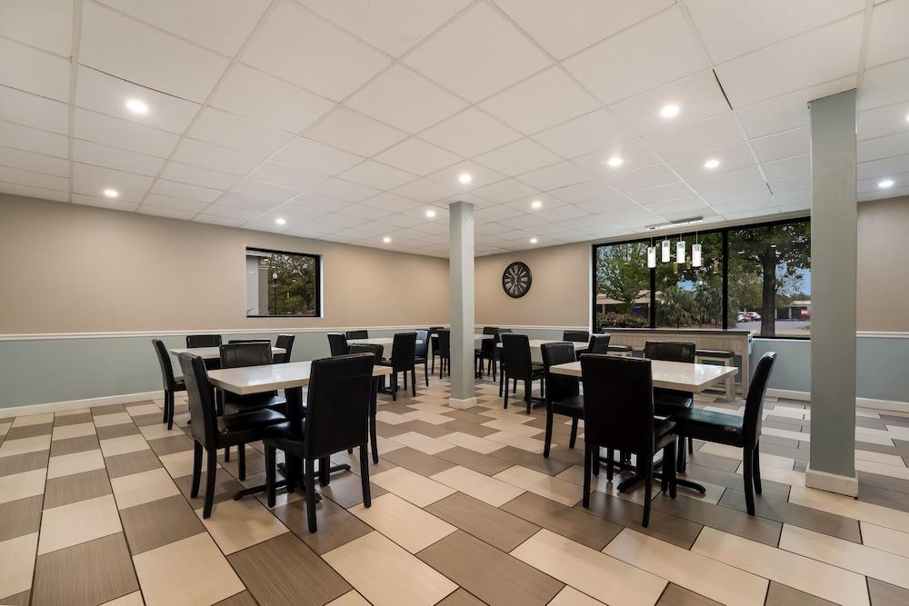 SureStay Hotel by Best Western Columbus Downtown photo 21