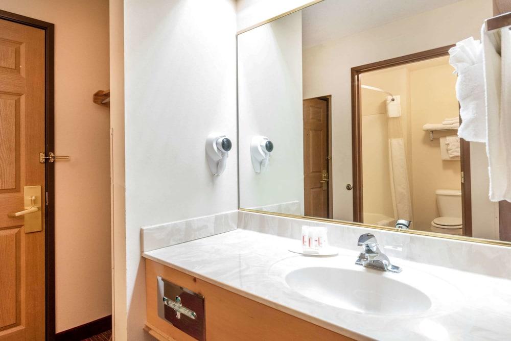 Summerset Hotel & Suites photo 7