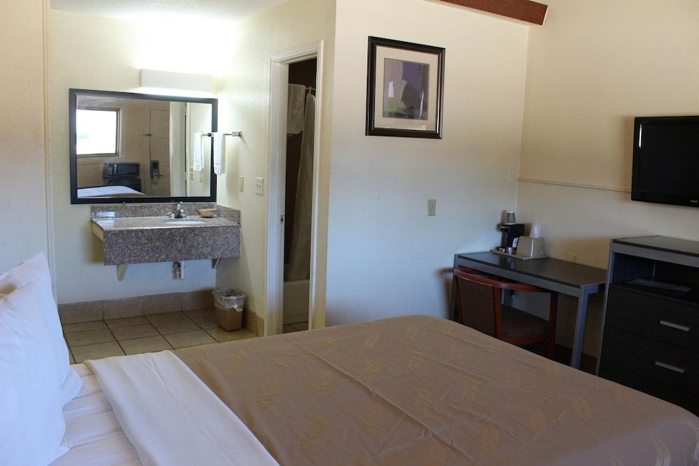 EverGreen Inn & RV photo 25