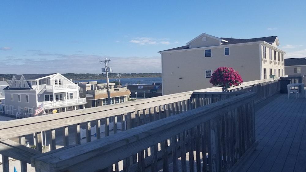 Sandcastle Beachfront Inn photo 34