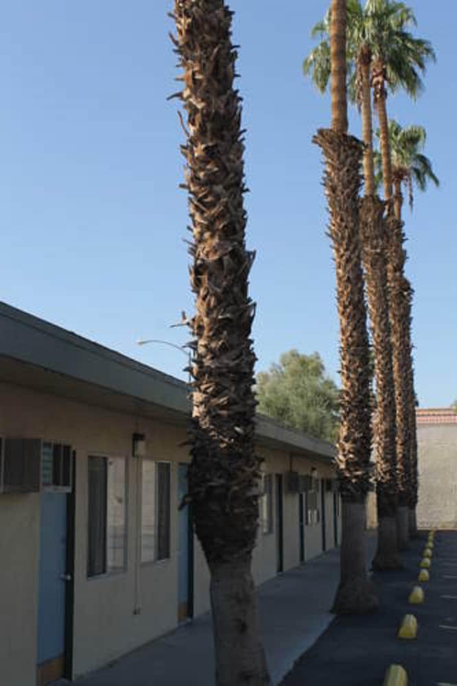 Indio Holiday Motel photo 37