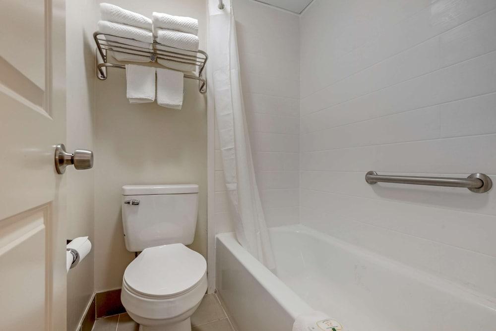 Quality Inn & Suites New Hartford - Utica photo 13