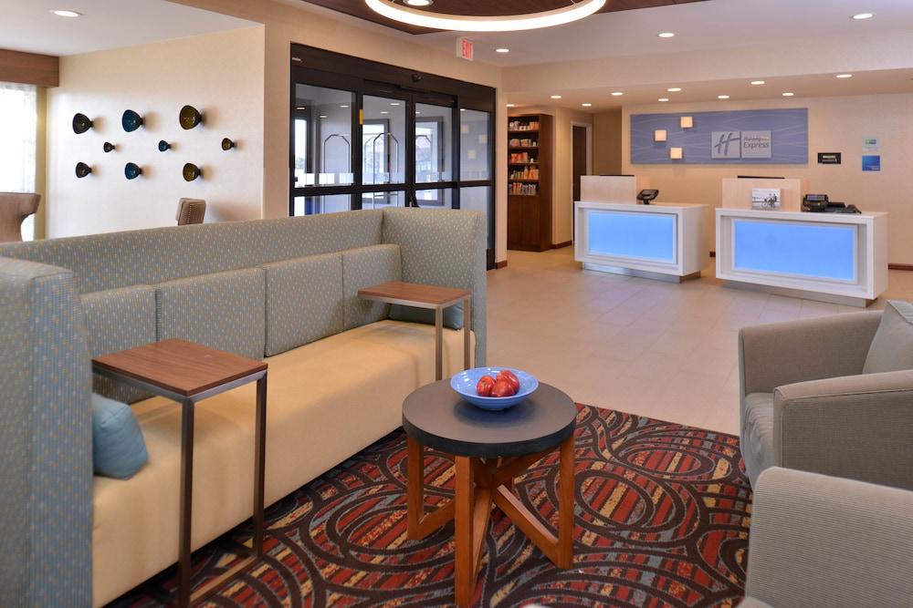 Holiday Inn Express & Suites Lonoke by IHG photo 7