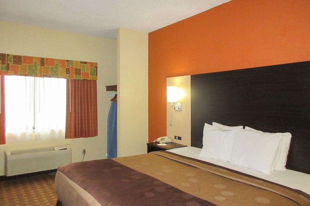 Quality Inn & Suites Benton Harbor - St. Joseph photo 11