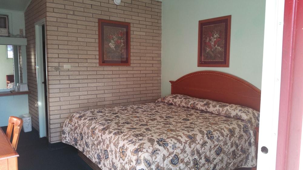 Budget Inn photo 2