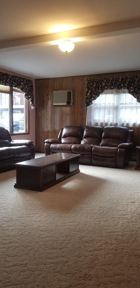 Red Ranch Motel photo 14