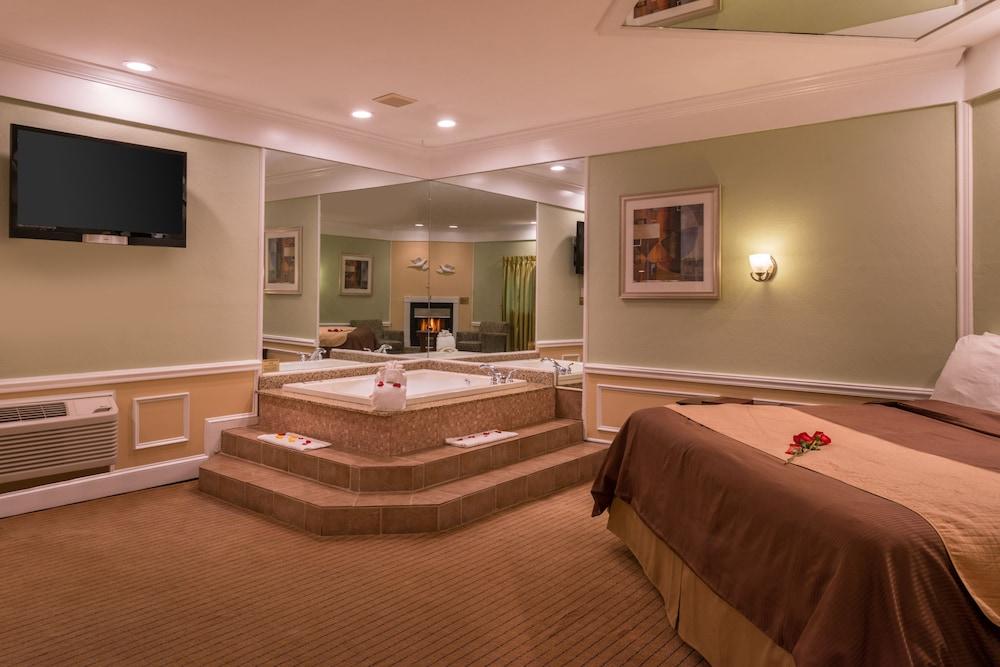 Inn of the Dove Romantic Suites with Jetted Tub & Fireplace photo 51