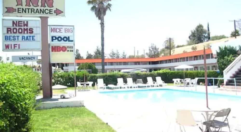 Desert Inn Motel photo 9
