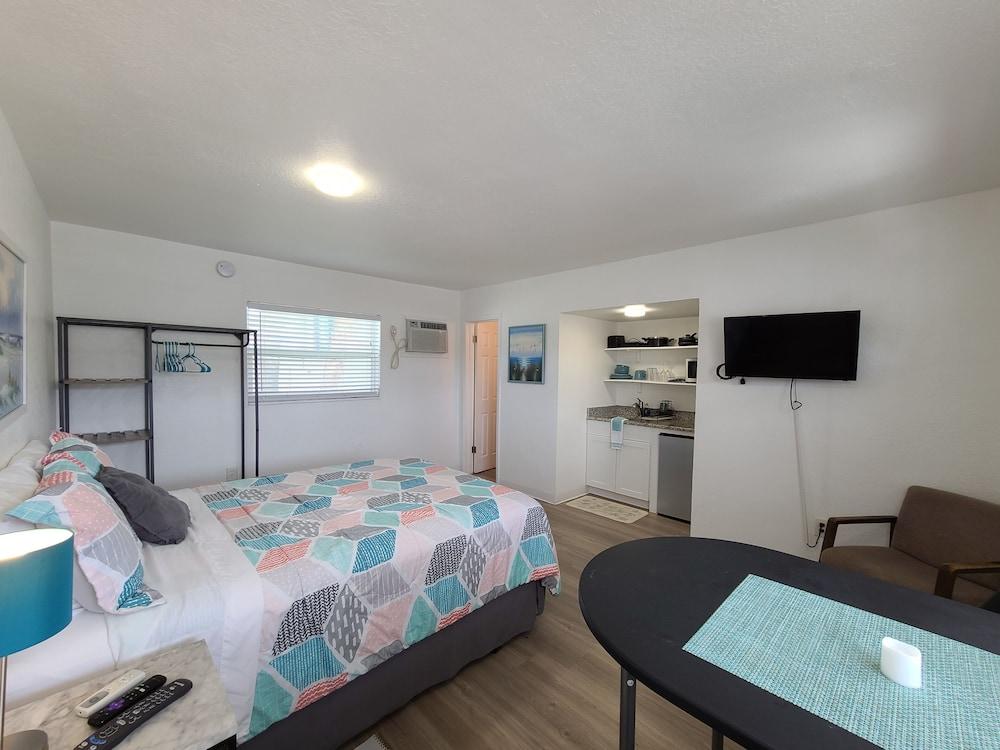 Sun Island Motel photo 92