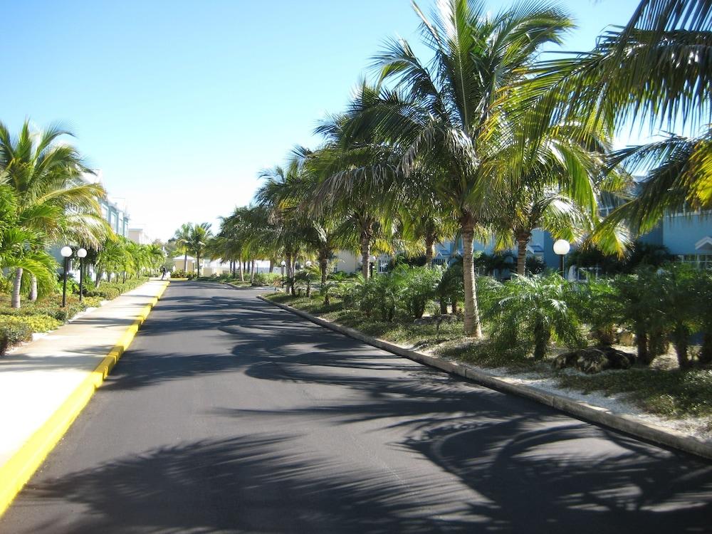 Barefoot Beach Resort photo 14