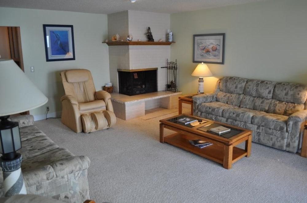Cavalier Beachfront Condominiums photo 4
