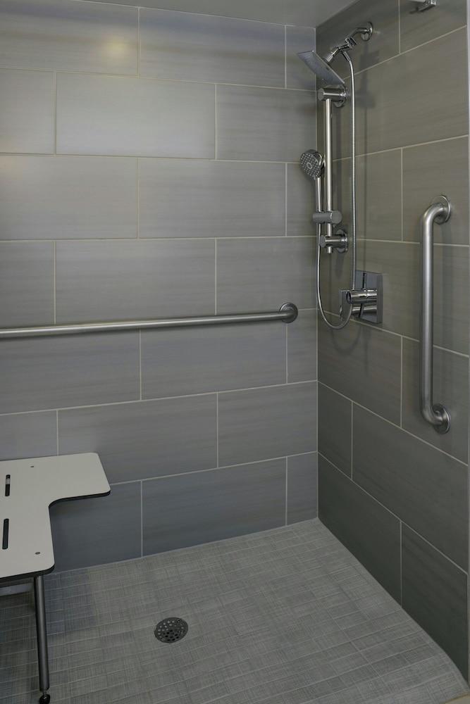 Marriott East Lansing at University Place photo 4