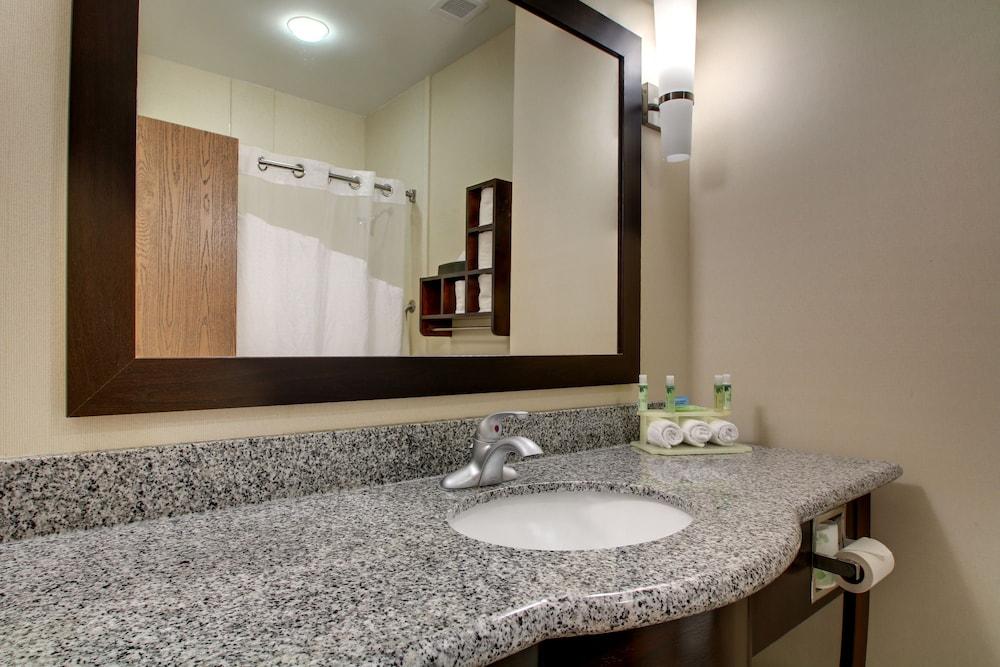 Holiday Inn Express and Suites Winona North by IHG photo 42
