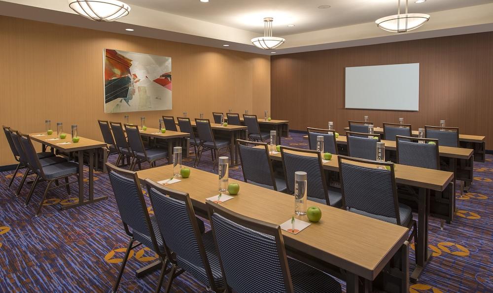Courtyard by Marriott Grand Rapids Airport photo 33