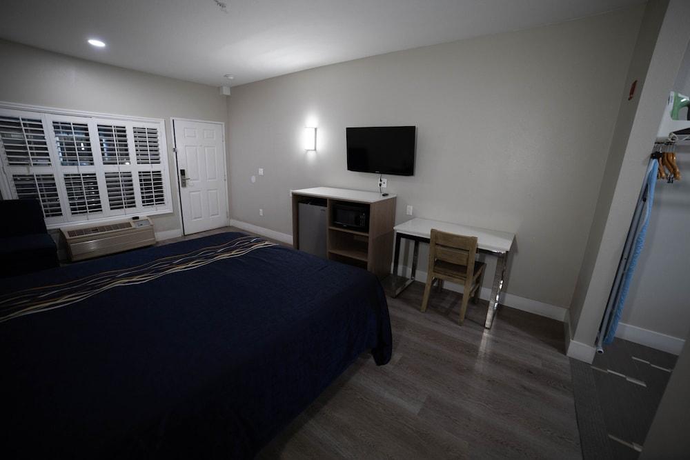 Mid City Inn and Suites photo 32
