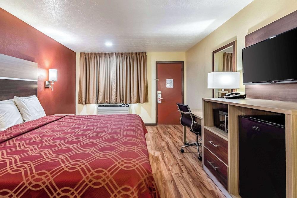 Econo Lodge Worthington - Columbus North photo 17
