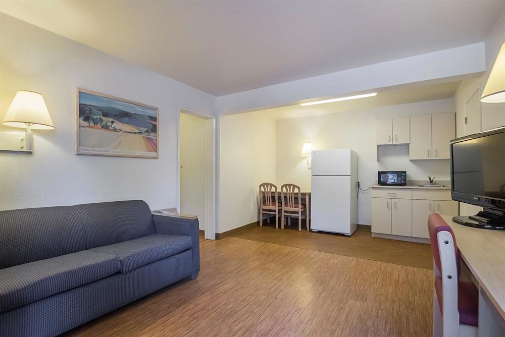 Motel 6 Rochester, MN photo 24