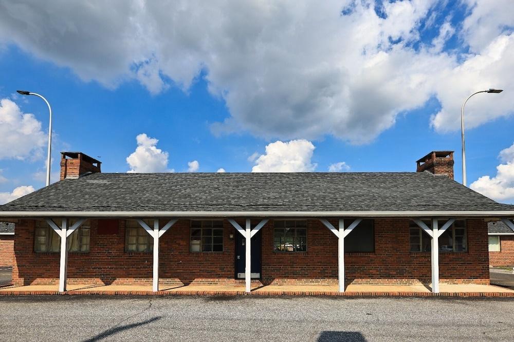 Budget Inn and Suites photo 14