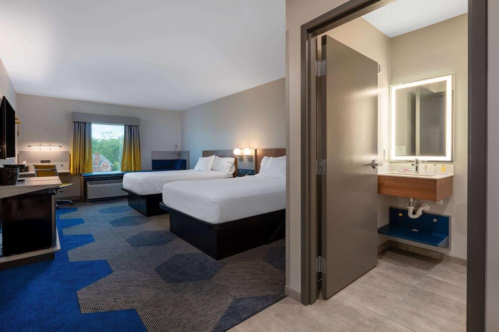 Microtel Inn & Suites by Wyndham Winchester photo 7