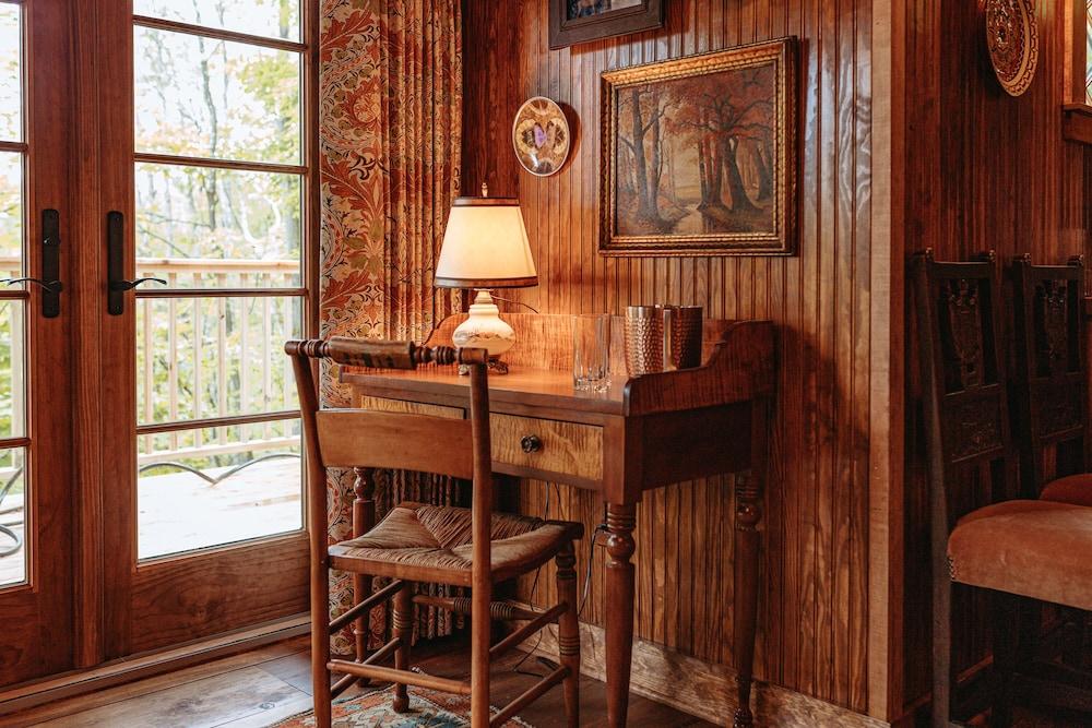 Deer Mountain Inn photo 31