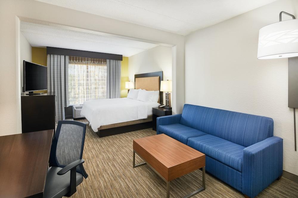Holiday Inn Express & Suites Jacksonville SE- Med Ctr Area by IHG photo 3