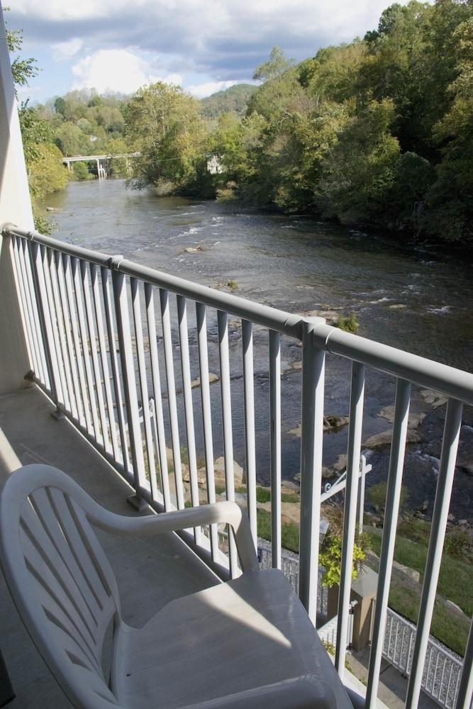 Best Western Plus River Escape Inn & Suites photo 48