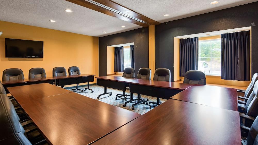 SureStay Plus Hotel by Best Western Keyser photo 18
