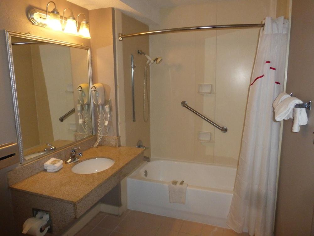 Red Roof Inn Evergreen photo 22