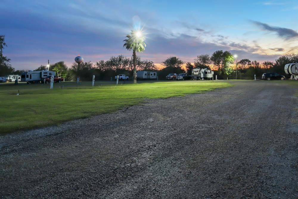 Mathis Motel photo 24