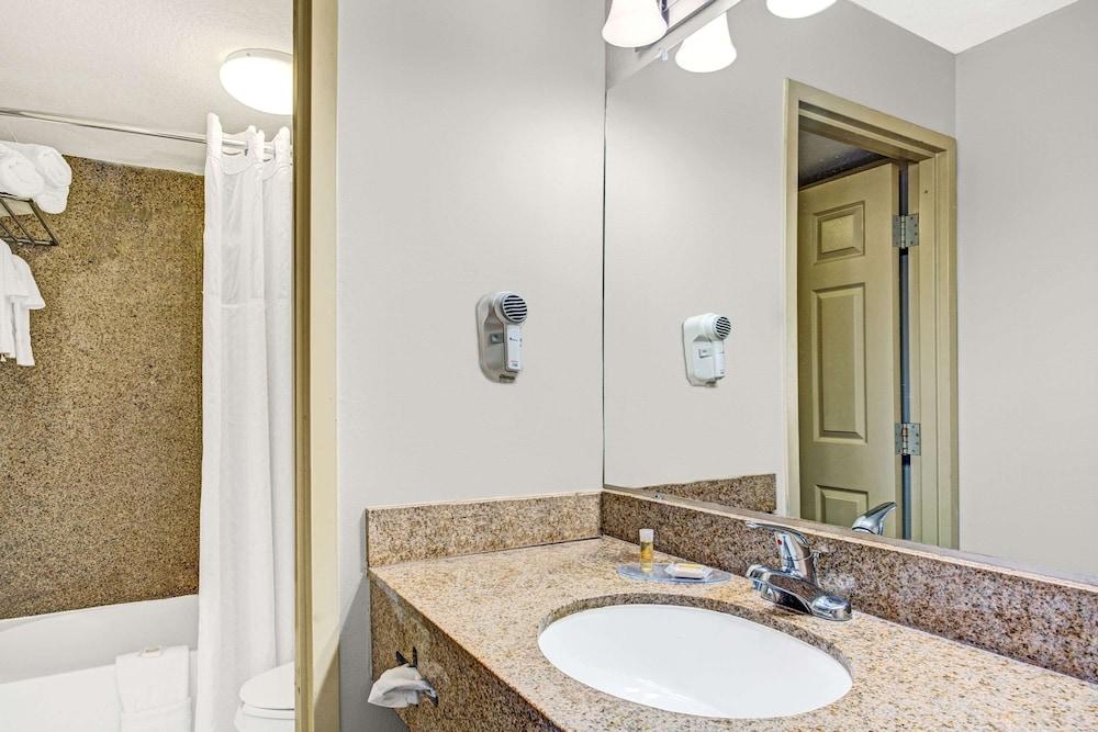 Days Inn by Wyndham York Alabama photo 10