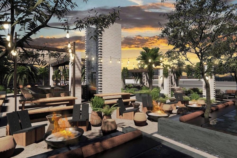 The REMI, Scottsdale, Autograph Collection photo 11