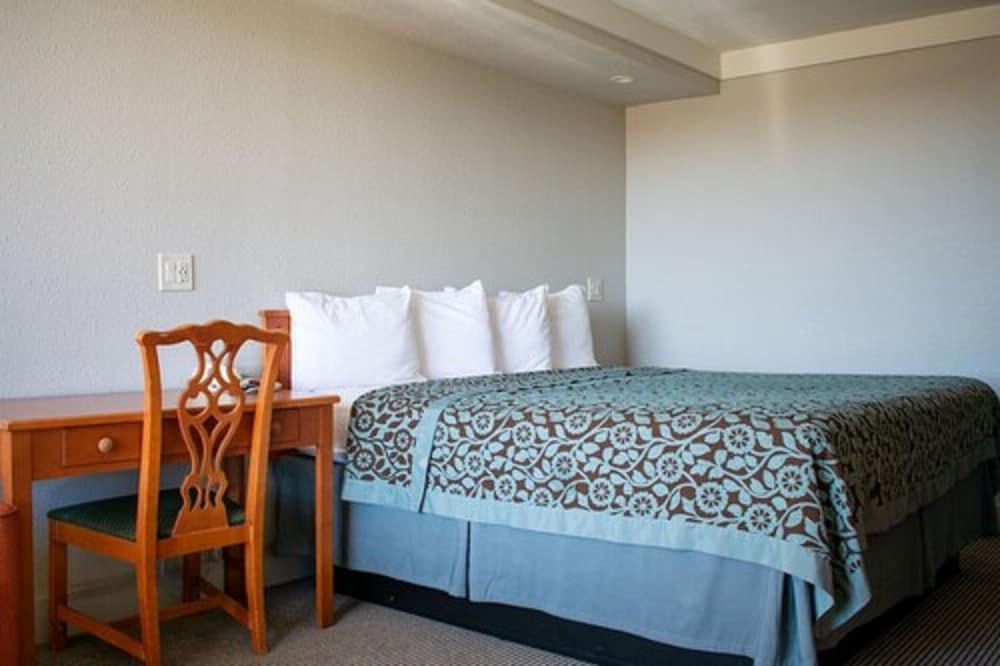 Days Inn by Wyndham Hillsboro TX photo 6