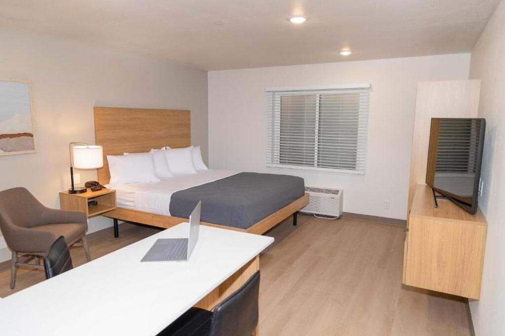LivAway Suites Phoenix-Surprise photo 23