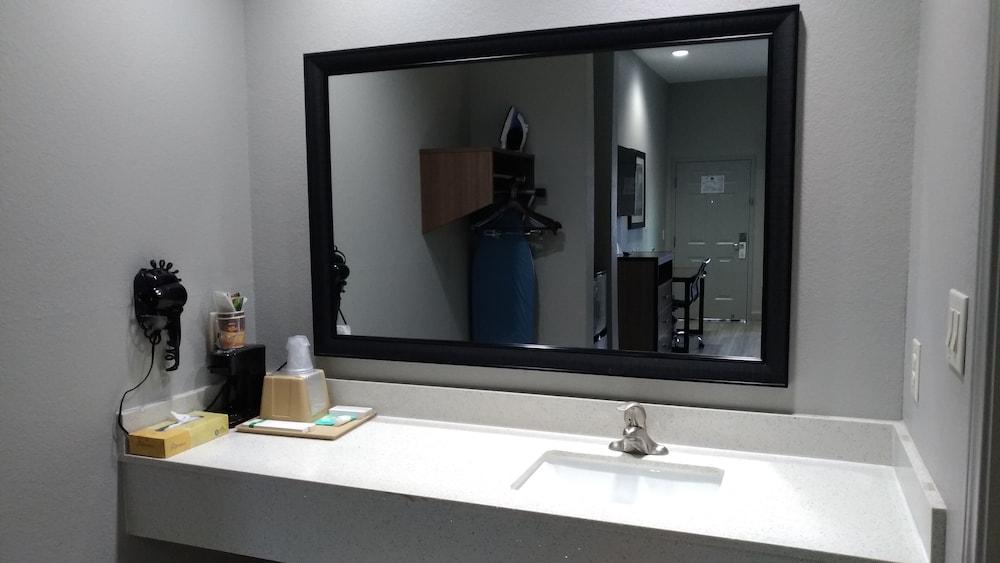 Liv Inn and Suites photo 2
