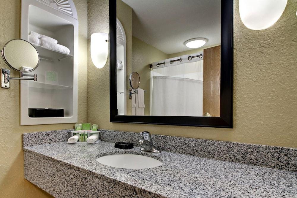 Holiday Inn Express Hotel & Suites Jacksonville South I-295 by IHG photo 34