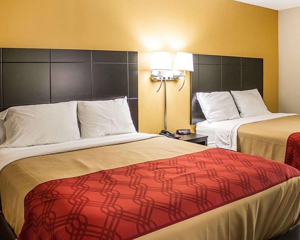 Econo Lodge Columbus West photo 12