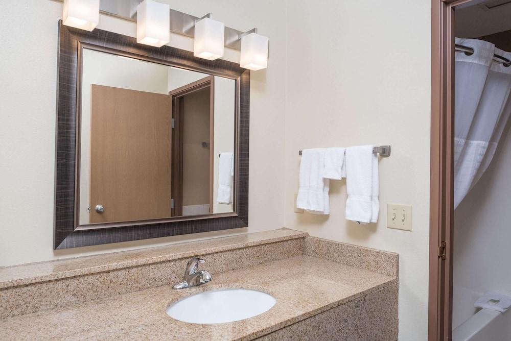AmericInn by Wyndham Valley City - Conference Center photo 28