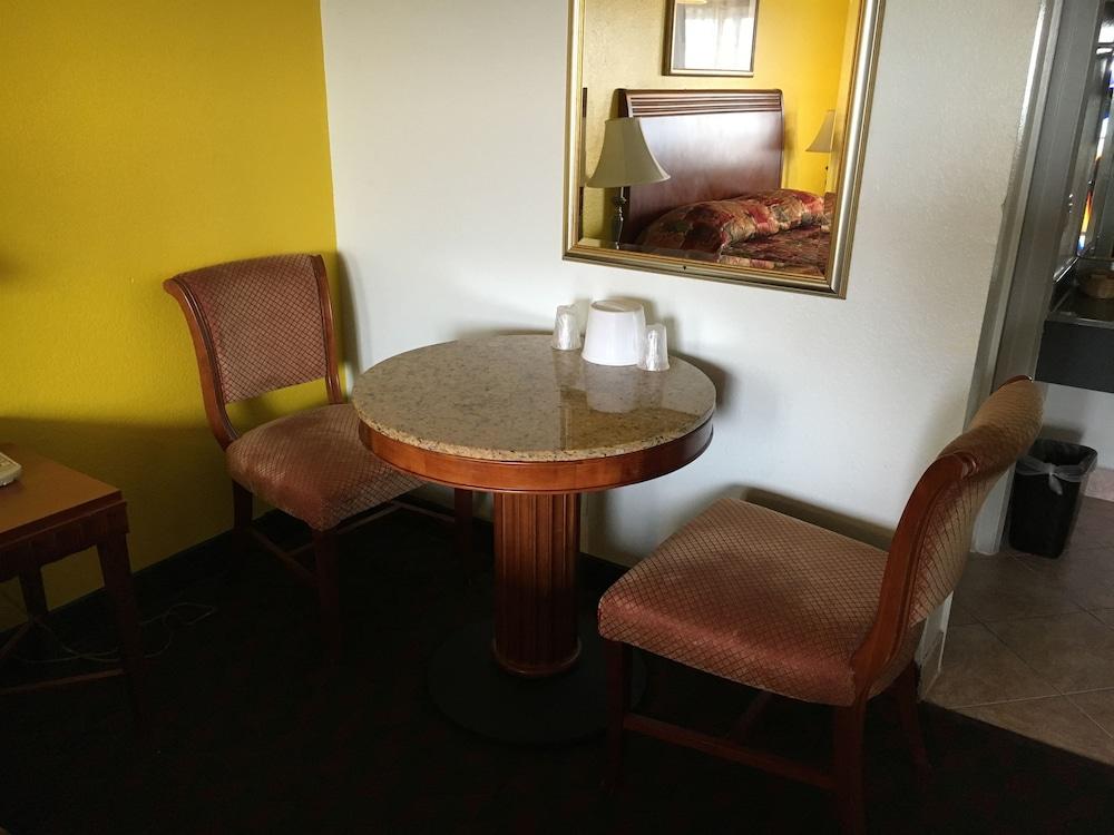 Starlite Motel photo 41