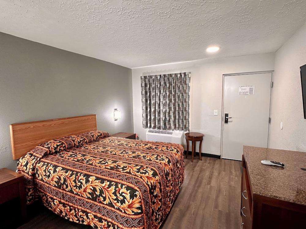 Royal Inn photo 11
