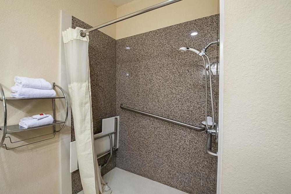 Days Inn by Wyndham Copperas Cove photo 13